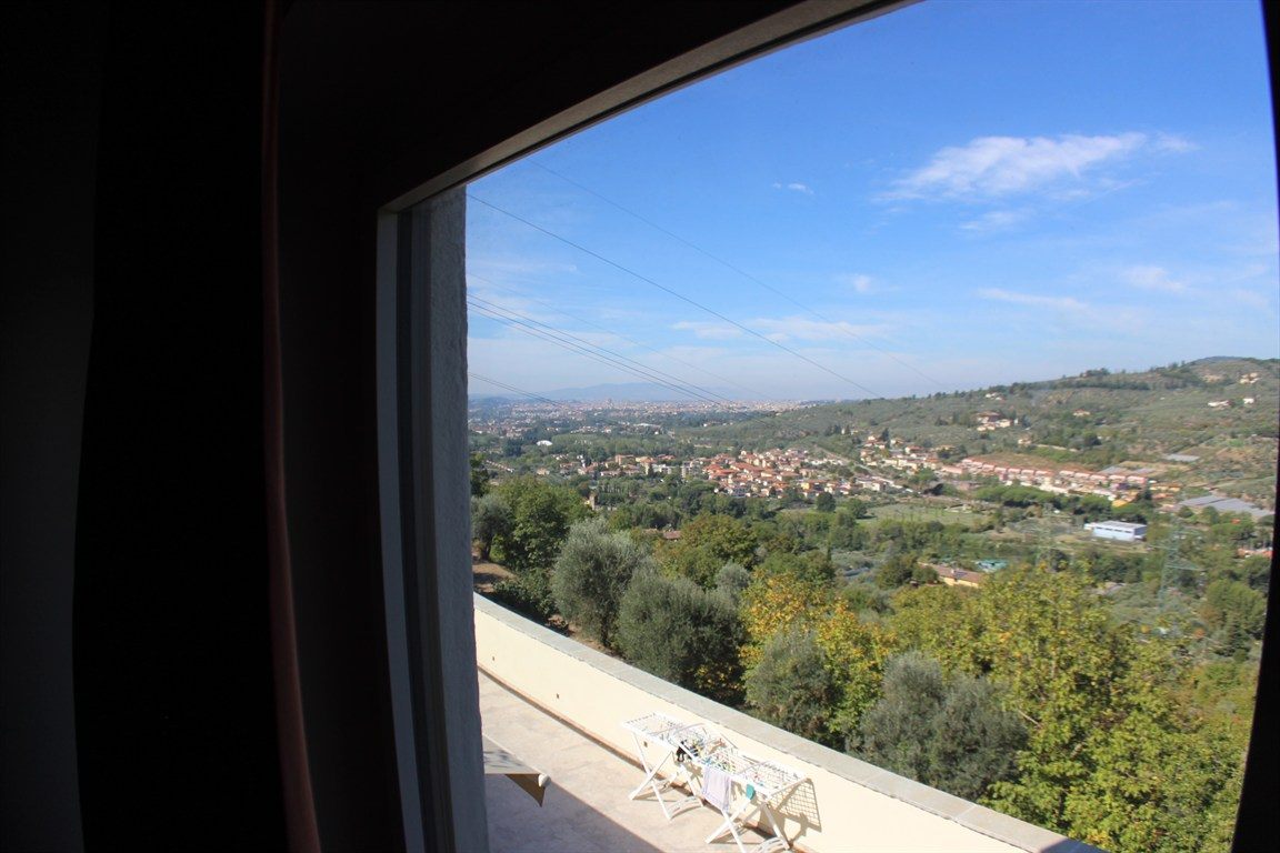 AFFITTASI APPARTAMENTO CON PARCHEGGIO SOPRA RIMAGGIO VIA VILLAMAGNA