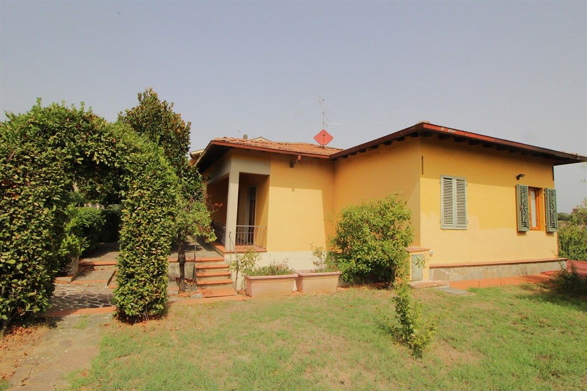 VILLETTA INDIPENDENTE CON GIARDINO, TERRAZZA PANORAMICA E GARAGE – SPEDALETTO