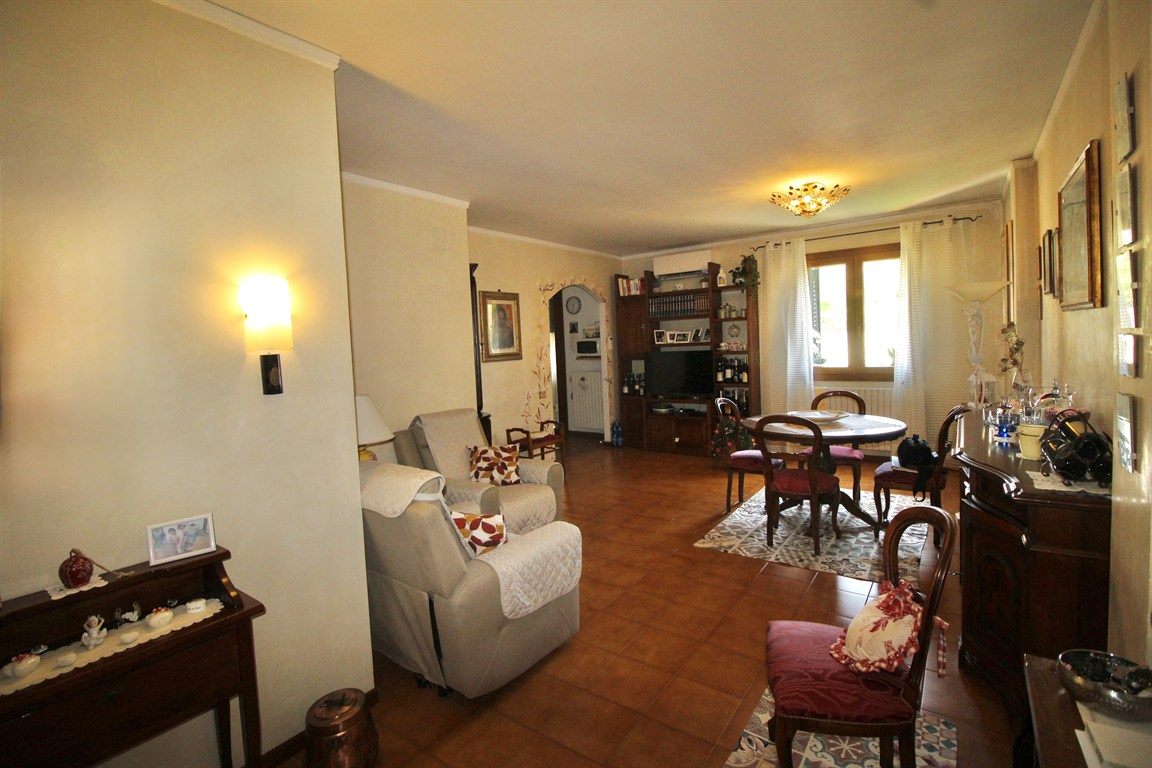 APPARTAMENTO DI 85 MQ CON TERRAZZO E GARAGE CAT ENERGETICA B- GREVE IN CHIANTI