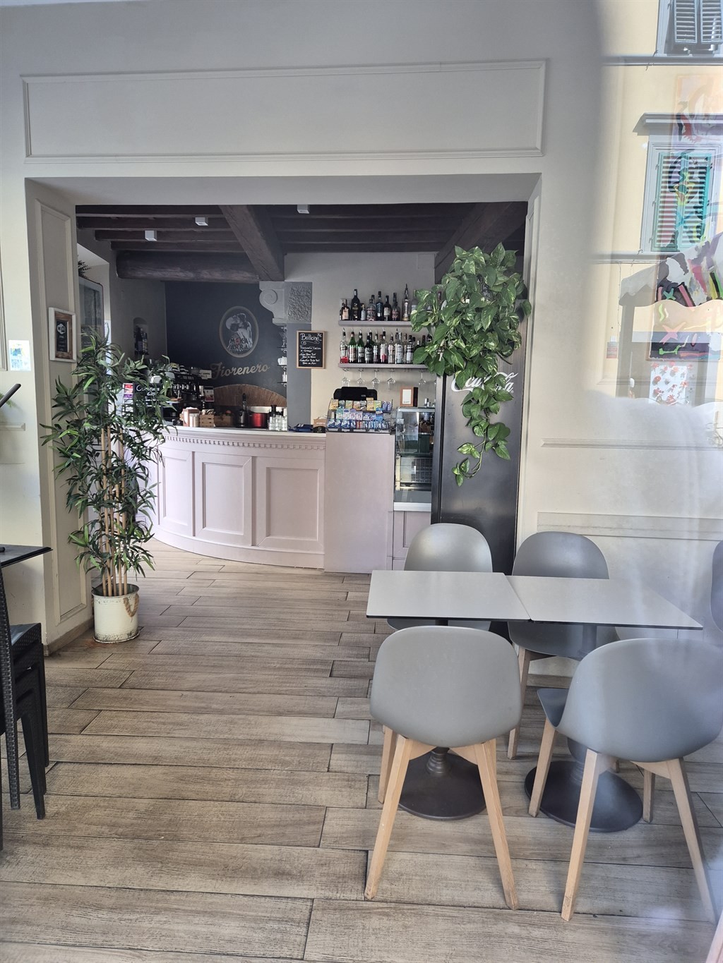 VENDESI LICENZA BAR ZONA GIOBERTI