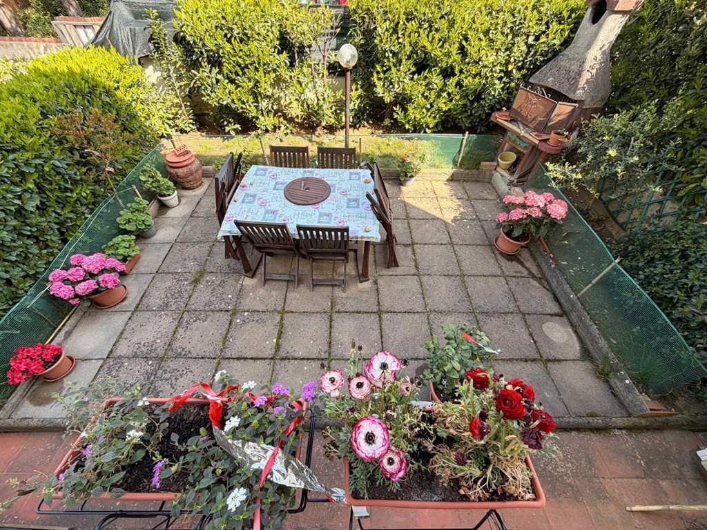 Antella – Villetta a schiera di 6 vani con terrazza abitabile sul verde, resede, cantina e posto auto