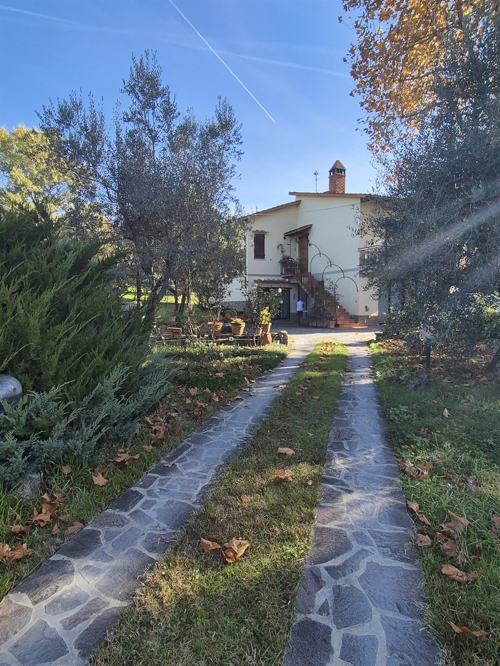 VOLOGNANO VENDESI VILLINO DI 240 MQ CON UN ETTARO DI TERRENO CIRCOSTANTE