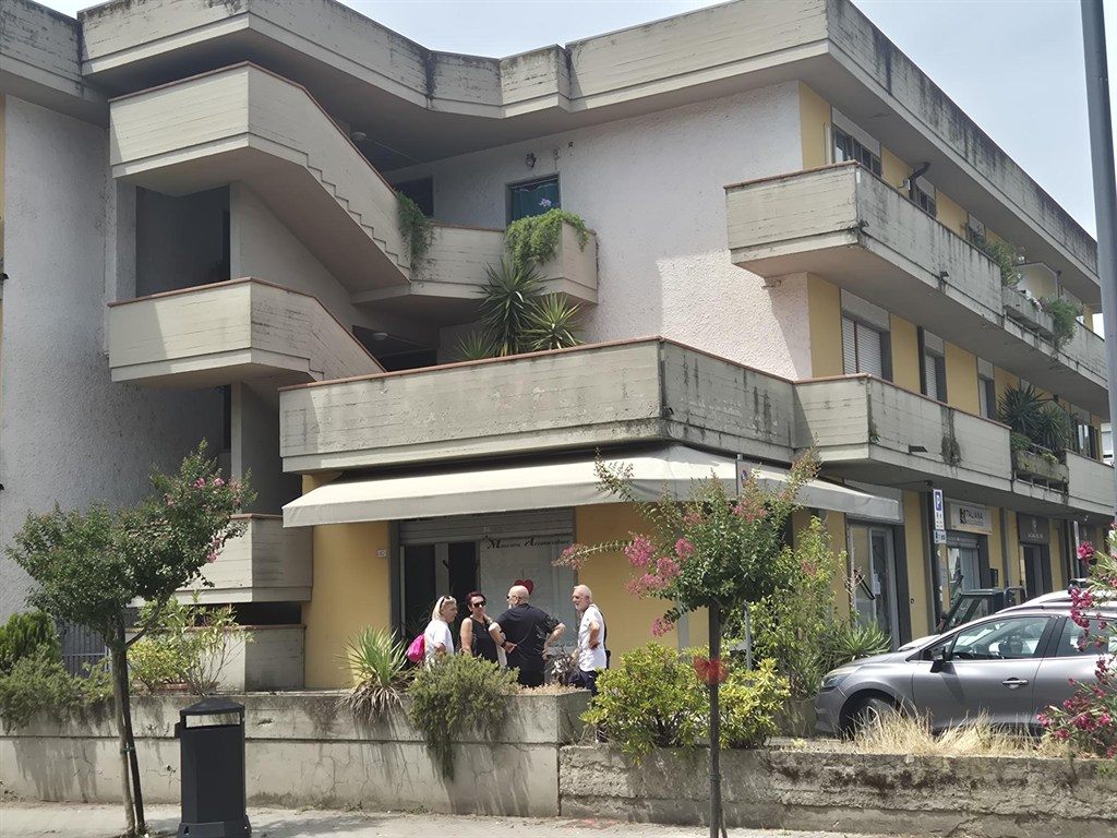 VENDESI NEGOZIO DI TRE SPORTI SU UNA DELLE VIE PIU IMPORTANTI DI RUFINA