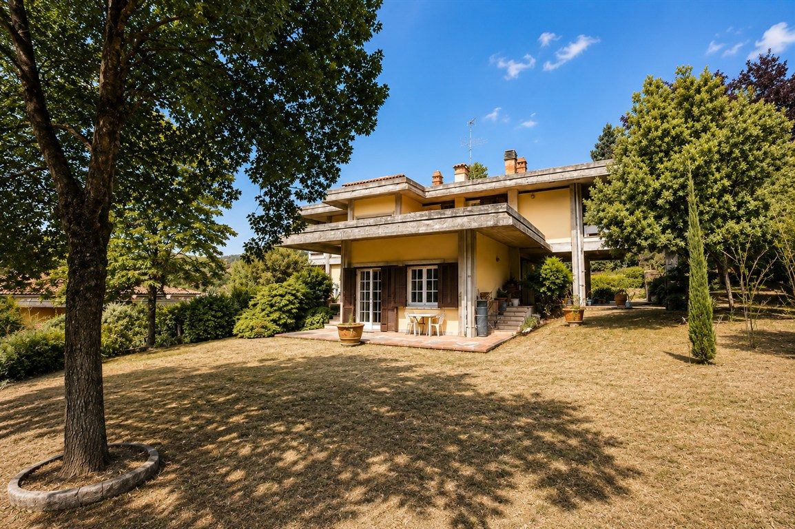 Villa indipendente con ampio giardino e taverna – Greve in Chianti (frazione Greti )