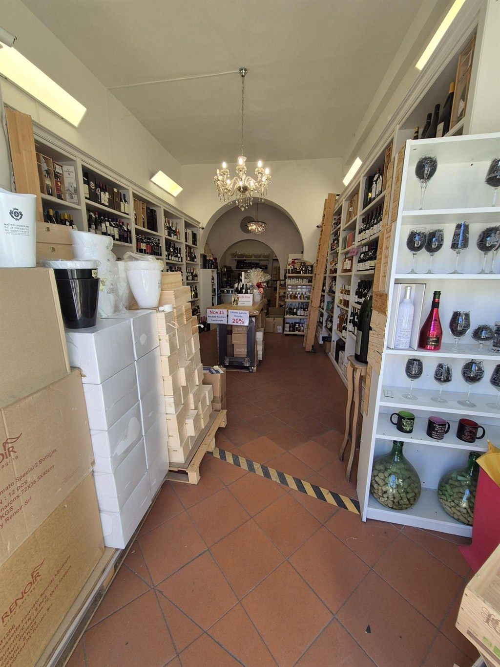 VENDESI LICENZA ALIMENTARE ,  PIZZE A TAGLIO, ENOTECA E ALTRO.