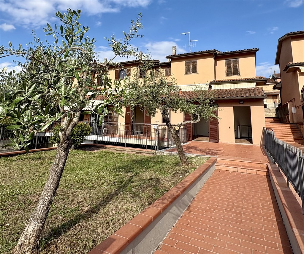 VILLINO TERRATETTO LIBERO SU TRE LATI CON TERRAZZO\GIARDINO