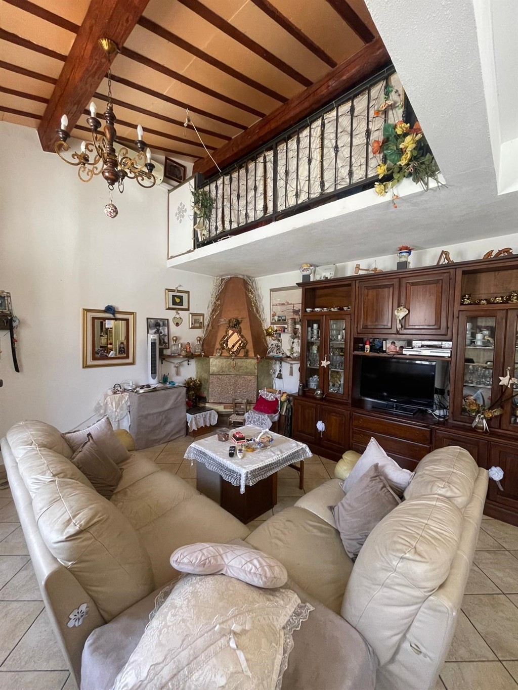 VENDESI APPARTAMENTO con magazzino PRESSI CELLAI (RIGNANO SULL'ARNO)