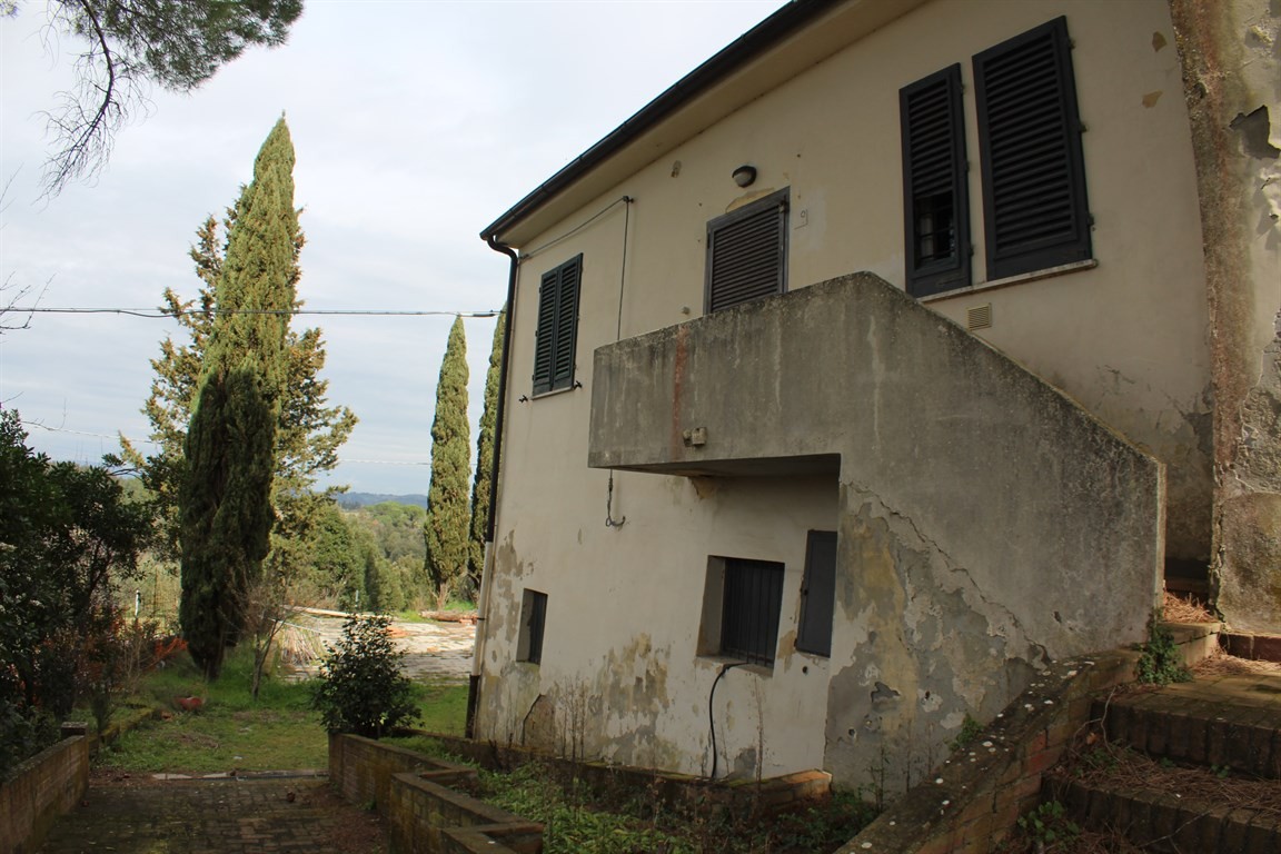 APPARTAMENTI IN COMPLESSO RURALE