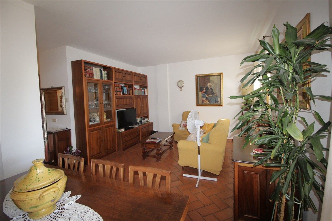 TERRATETTO CON INGRESSO INDIPENDENTE, GIARDINO E GARAGE- GREVE IN CHIANTI